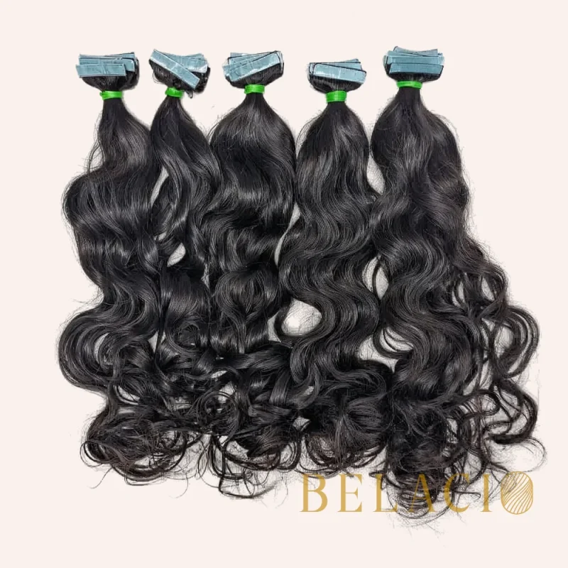Belacio Wavy Tape-In 1B - Vista posterior mostrando caída natural y movimiento del cabello